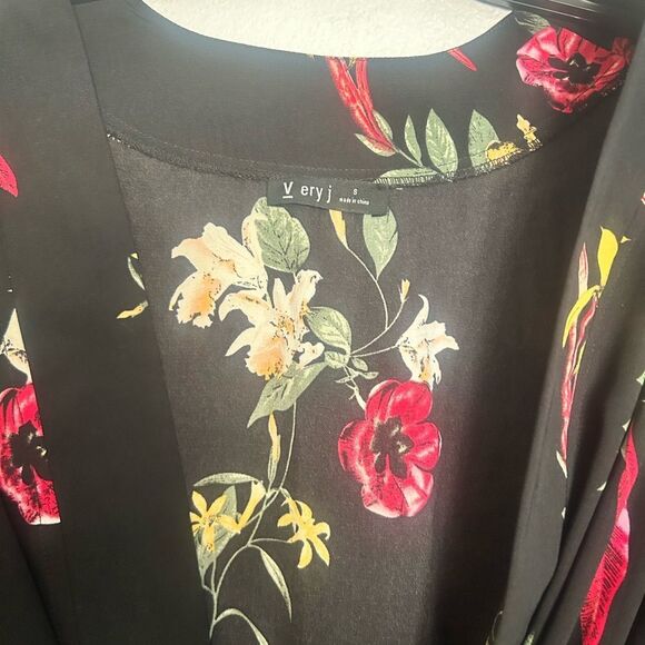 Very J Black and Red Wrap Kimono with Dolman Sleeves - Picture 2 of 6